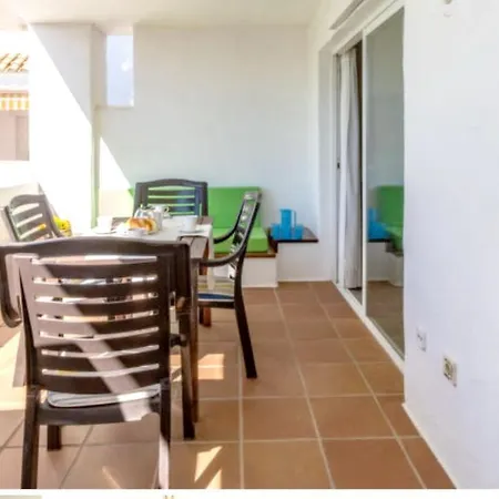 شقة Spacious In Roses, 60 M², Shared Pool *
