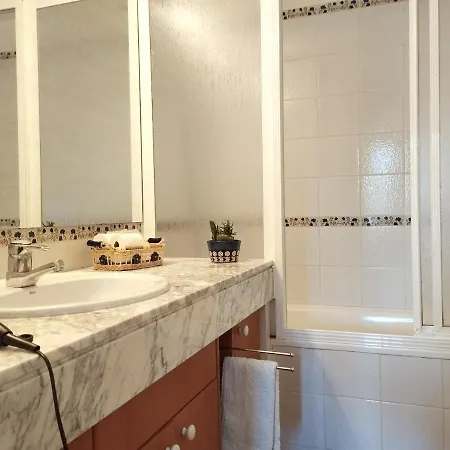 شقة Spacious In Roses, 60 M², Shared Pool روساس