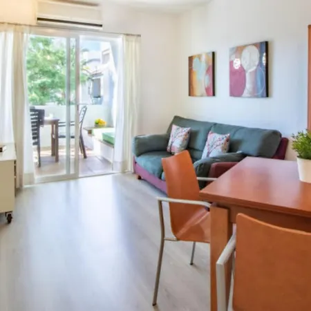 Apartament Spacious In Roses, 60 M², Shared Pool *