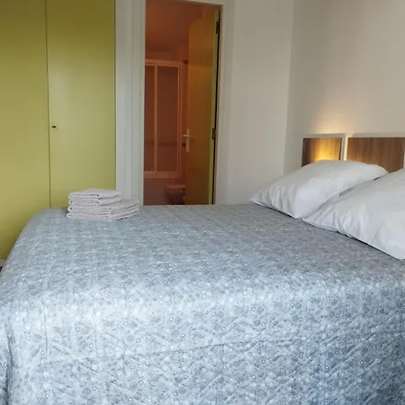 Apartament Spacious In Roses, 60 M², Shared Pool *