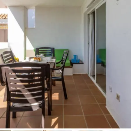 Spacious In Roses, 60 M², Shared Pool Appartement