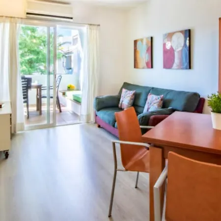 Apartment Family In With Garden And Shared Pool 60 M² Roses