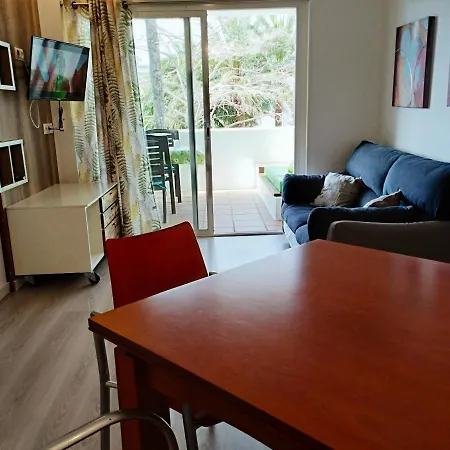 Apartment Family In With Garden And Shared Pool 60 M² *