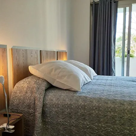 Family In With Garden And Shared Pool 60 M² Apartment *