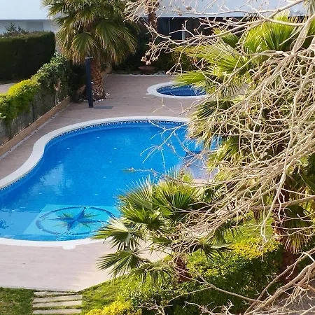 Family In With Garden And Shared Pool 60 M² Apartment *