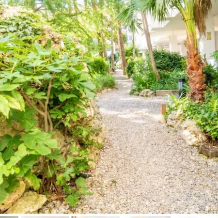 Family In With Garden And Shared Pool 60 M² Apartment *